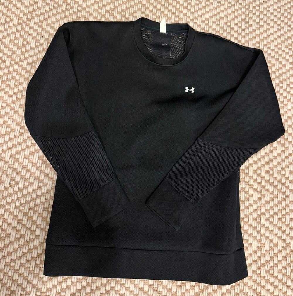 Under Armour Women's Black Boxy Long Sleeved Top (Size M)